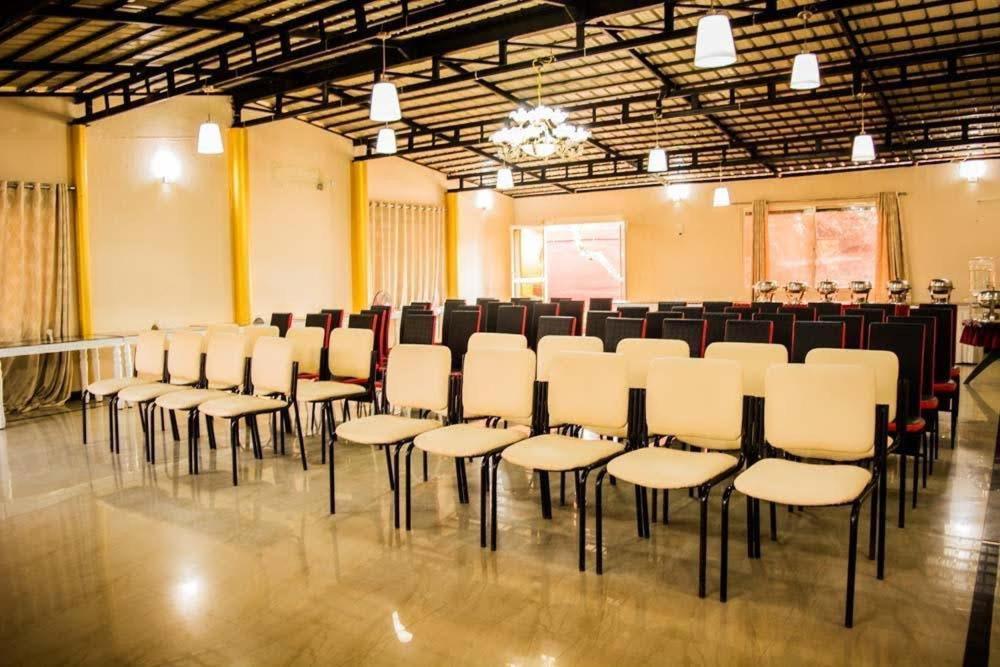 Wanders In -Travel Company Hotell Madikeri Exteriör bild