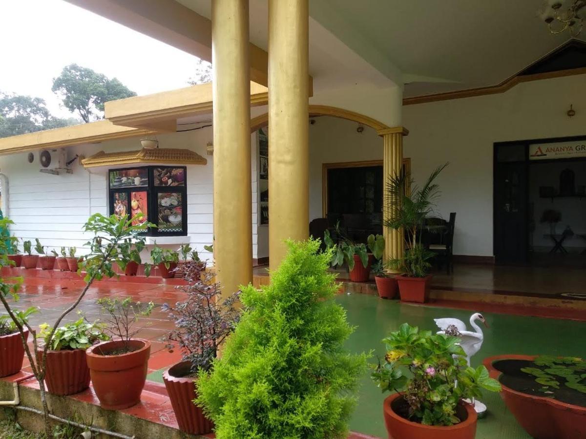 Wanders In -Travel Company Hotell Madikeri Exteriör bild